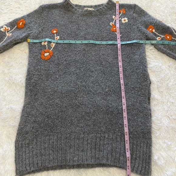 Gilli Women Gray soft Embroidered Floral Long Sleeve Sweater Small Oversized - Picture 6 of 6